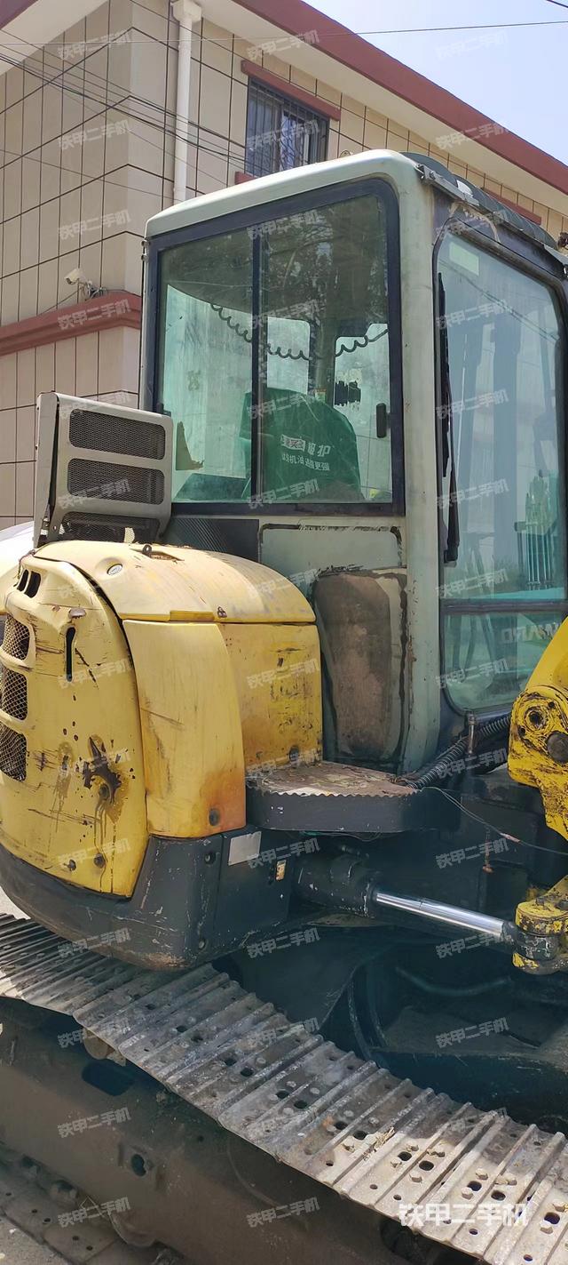 驾驶室顶部（整机外观）