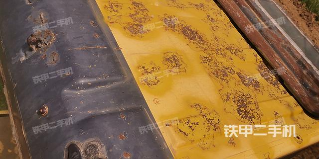 驾驶室顶部（整机外观）