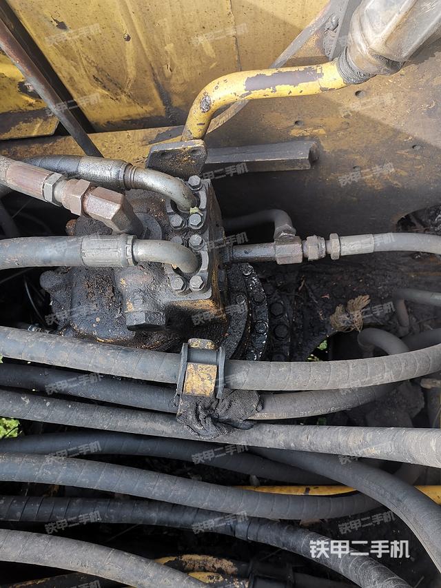 回转马达和主控阀（整机外观）