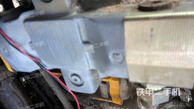 液压泵舱室正面整体（整机外观）