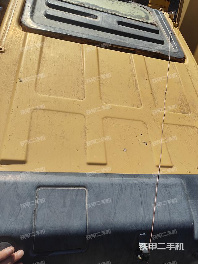 驾驶室顶部（整机外观）