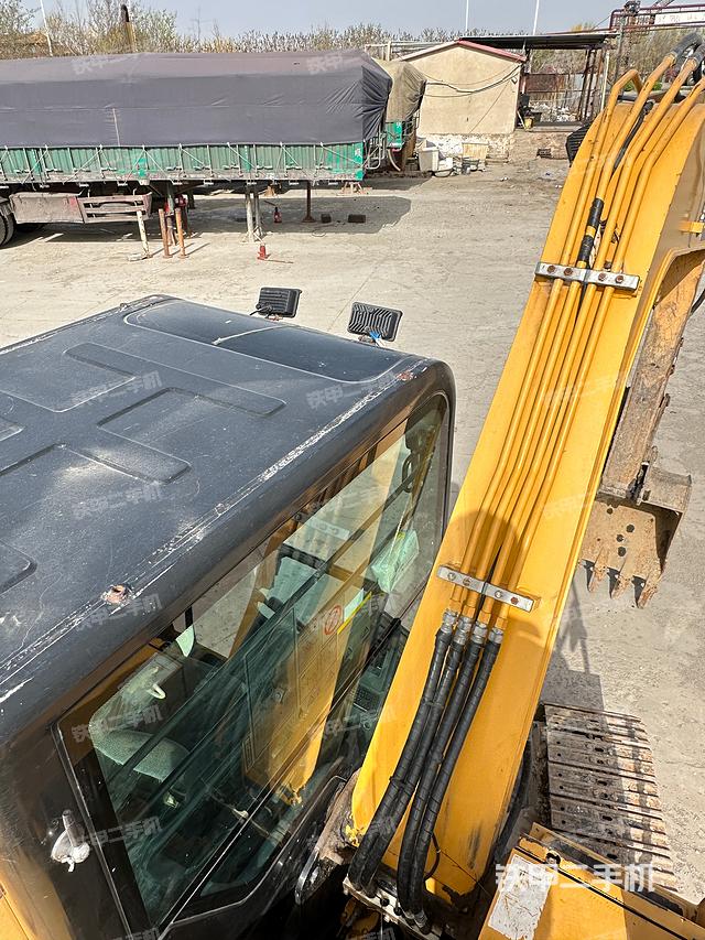 驾驶室顶部（整机外观）