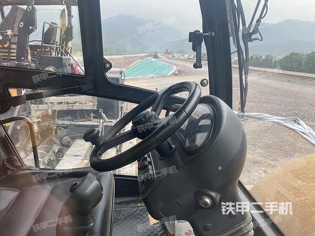 驾驶室操作台（设备外观及核心部件）