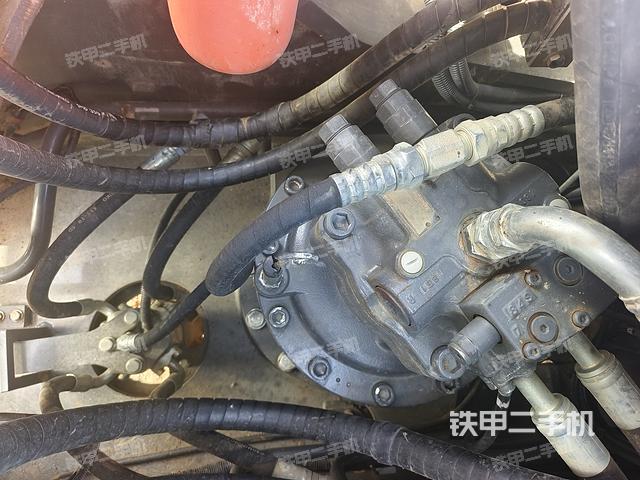 回转马达和主控阀（整机外观）