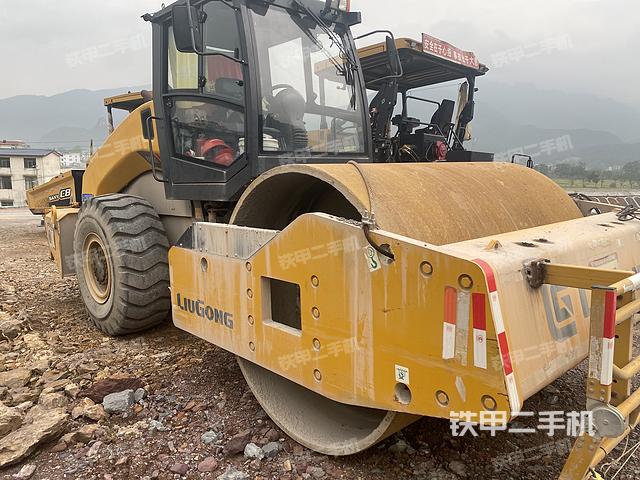 整机右侧（设备外观及核心部件）