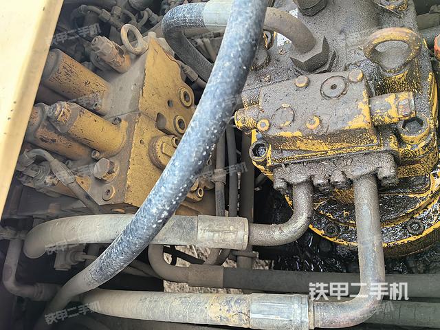 回转马达和主控阀（整机外观）