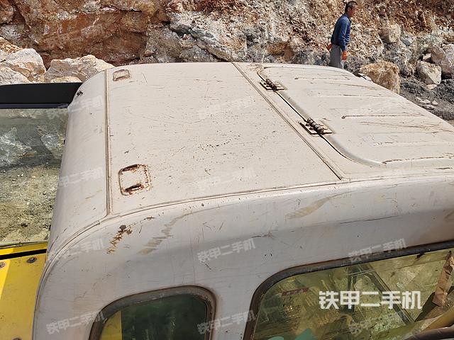 驾驶室顶部（整机外观）