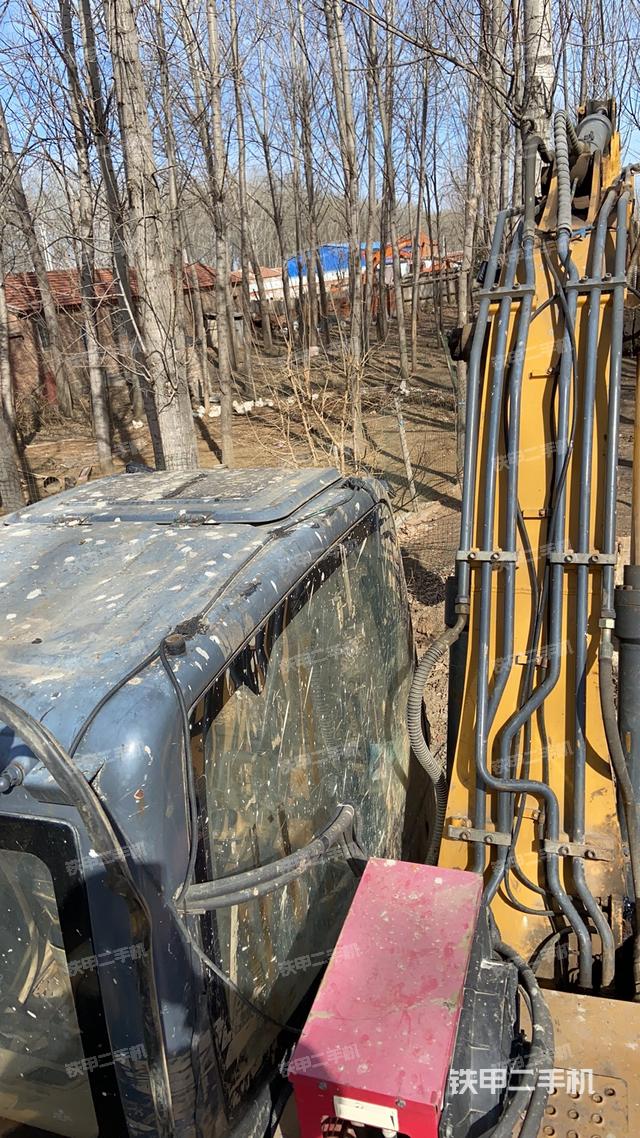 驾驶室顶部（整机外观）