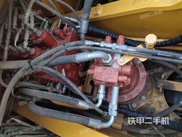 回转马达和主控阀（整机外观）