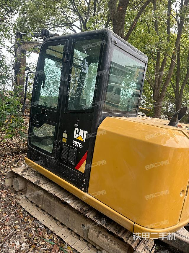 驾驶室顶部（整机外观）