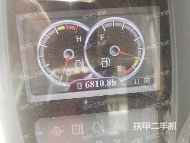 回转马达和主控阀（整机外观）