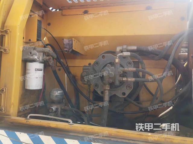 液压泵舱室正面整体（整机外观）