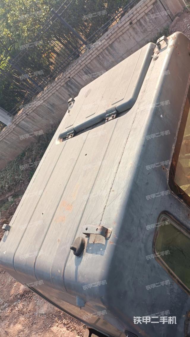 驾驶室顶部（整机外观）