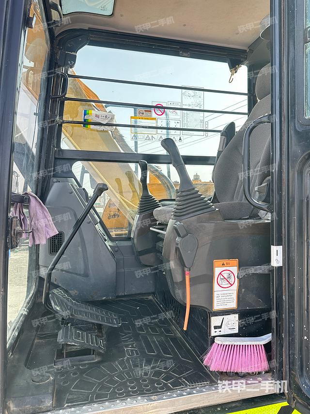 驾驶室整体（整机外观）