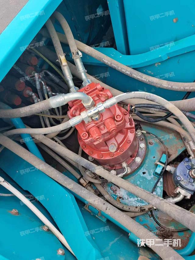 回转马达和主控阀（整机外观）