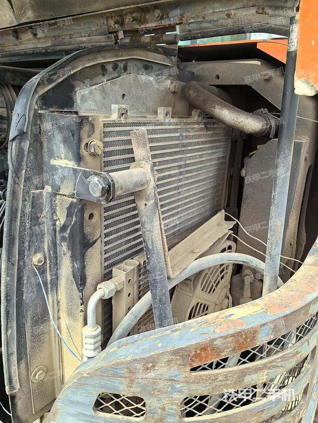 回转马达和主控阀（整机外观）