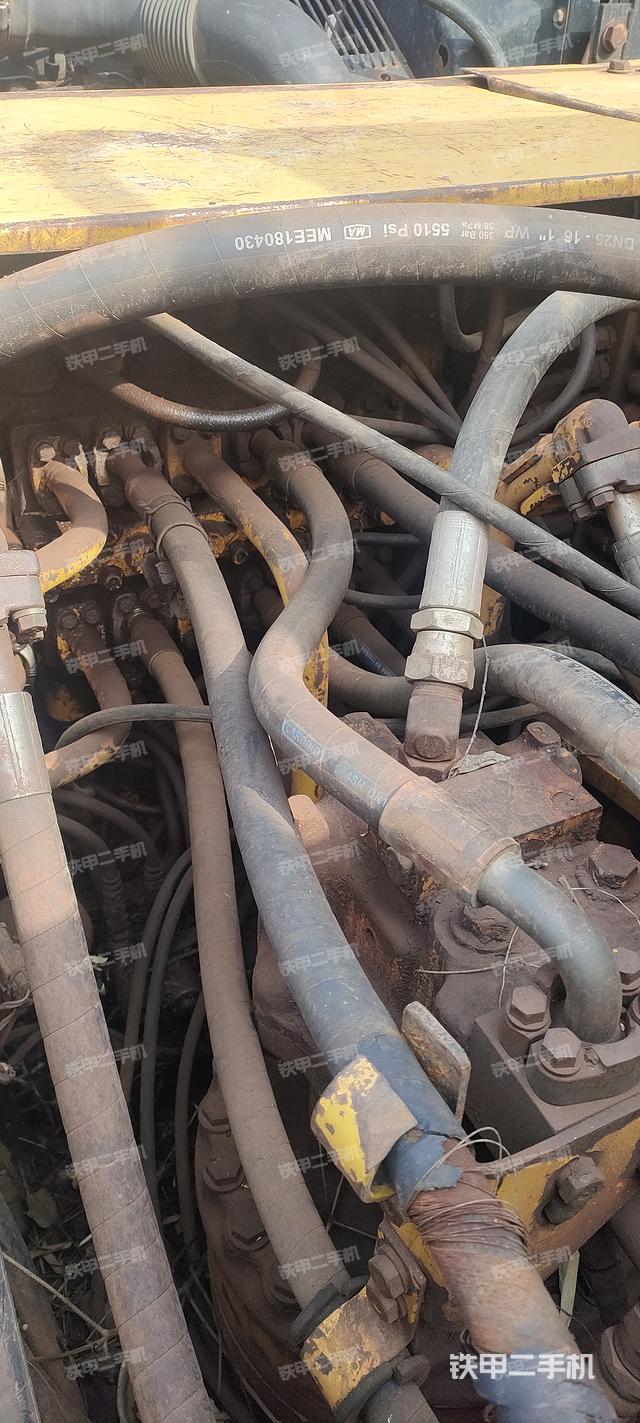 回转马达和主控阀（整机外观）