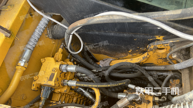 回转马达和主控阀（整机外观）