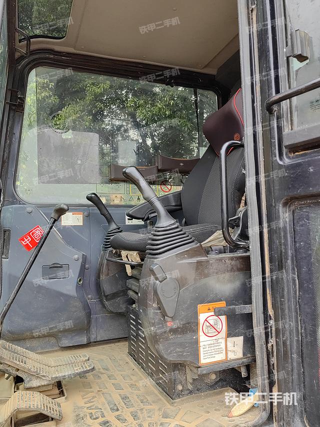 驾驶室整体（整机外观）