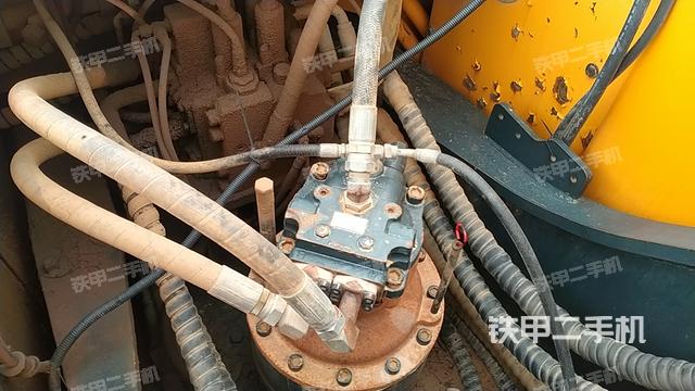 回转马达和主控阀（整机外观）