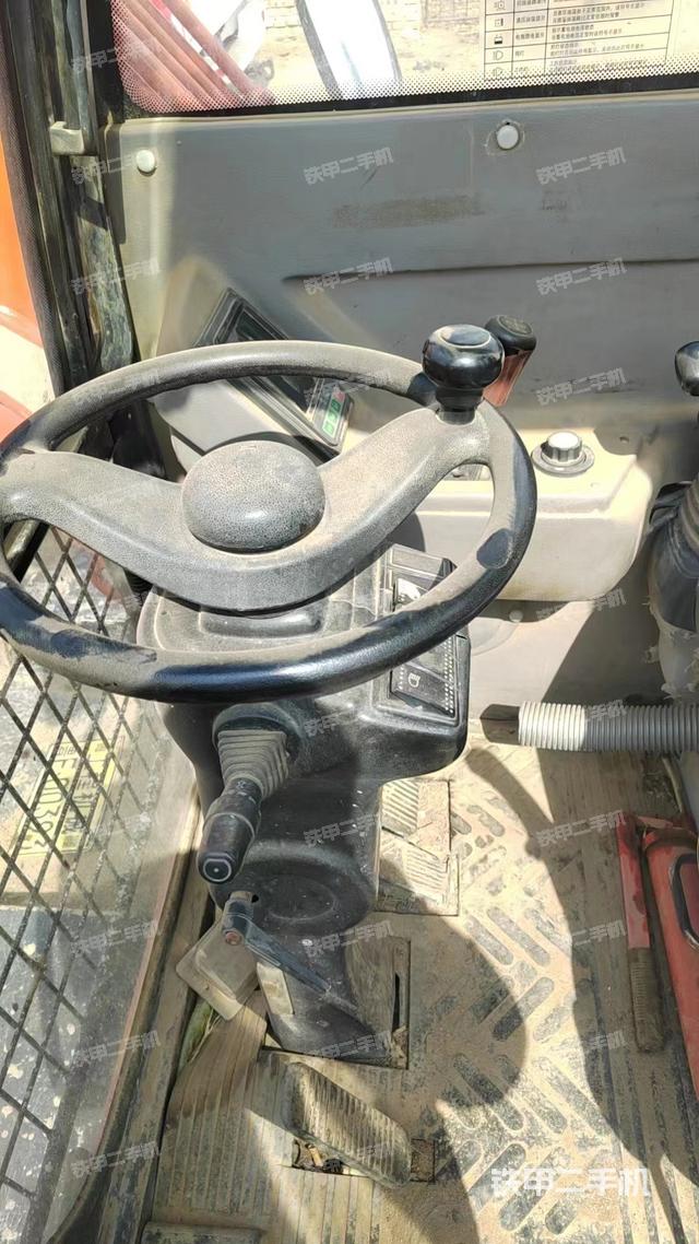 驾驶室整体（整机外观）