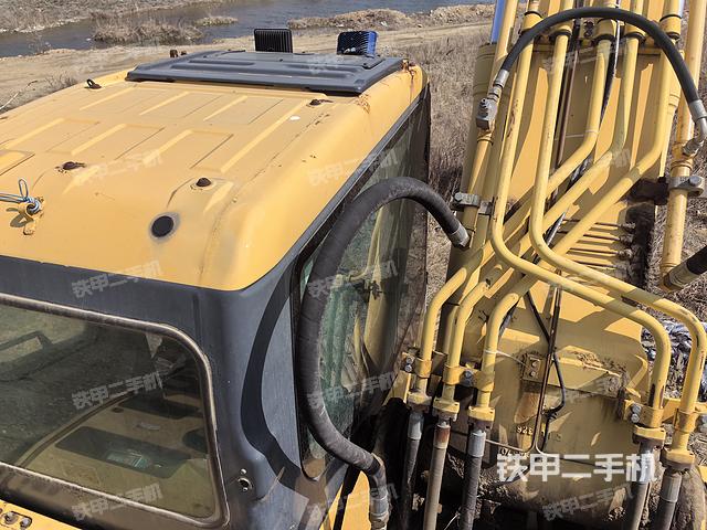 驾驶室顶部（整机外观）