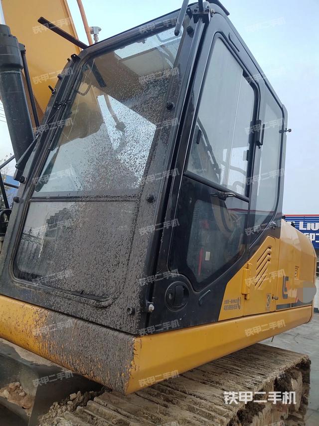 驾驶室顶部（整机外观）