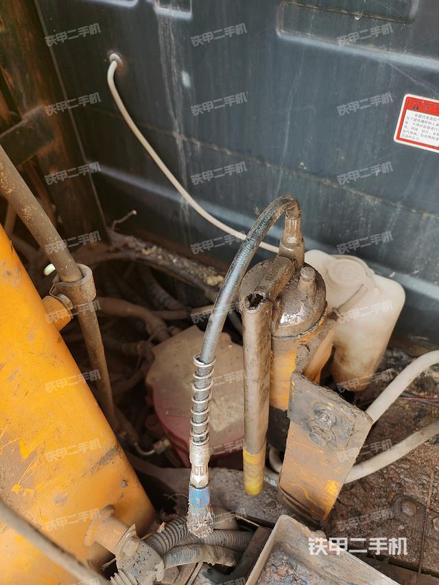 回转马达和主控阀（整机外观）