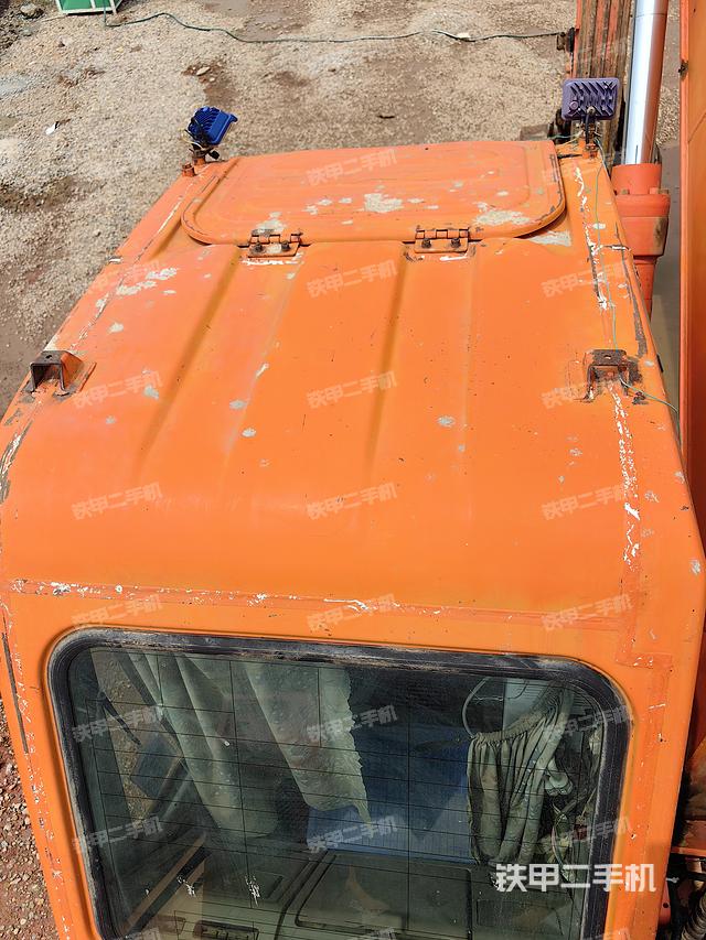 驾驶室顶部（整机外观）