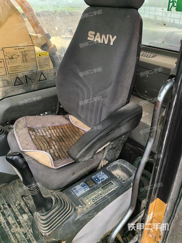 驾驶室整体（整机外观）