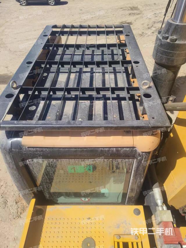 驾驶室顶部（整机外观）