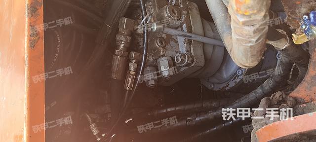 回转马达和主控阀（整机外观）