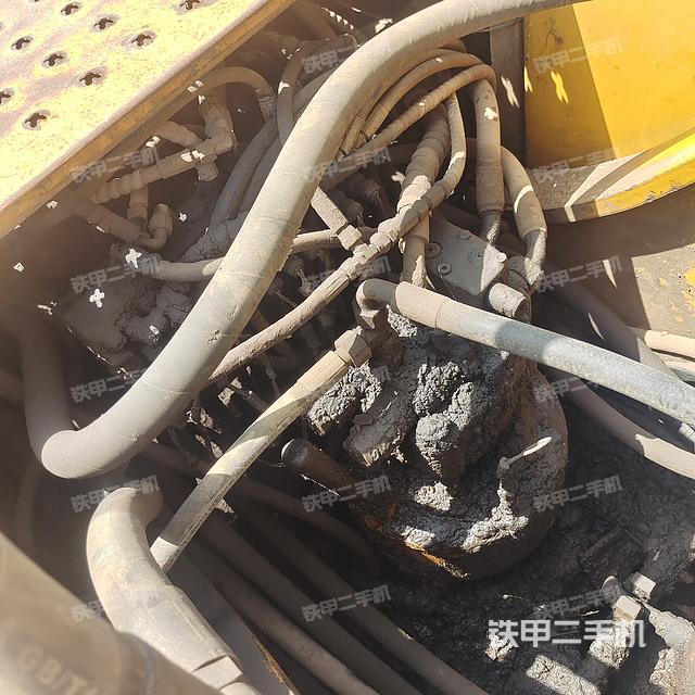 回转马达和主控阀（整机外观）