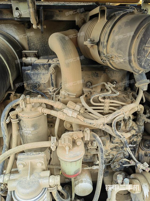 回转马达和主控阀（整机外观）