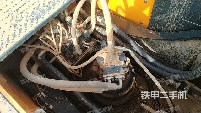 回转马达和主控阀（整机外观）