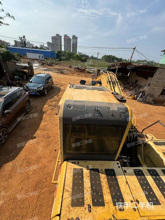 驾驶室顶部（整机外观）