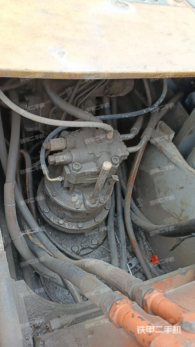 回转马达和主控阀（整机外观）