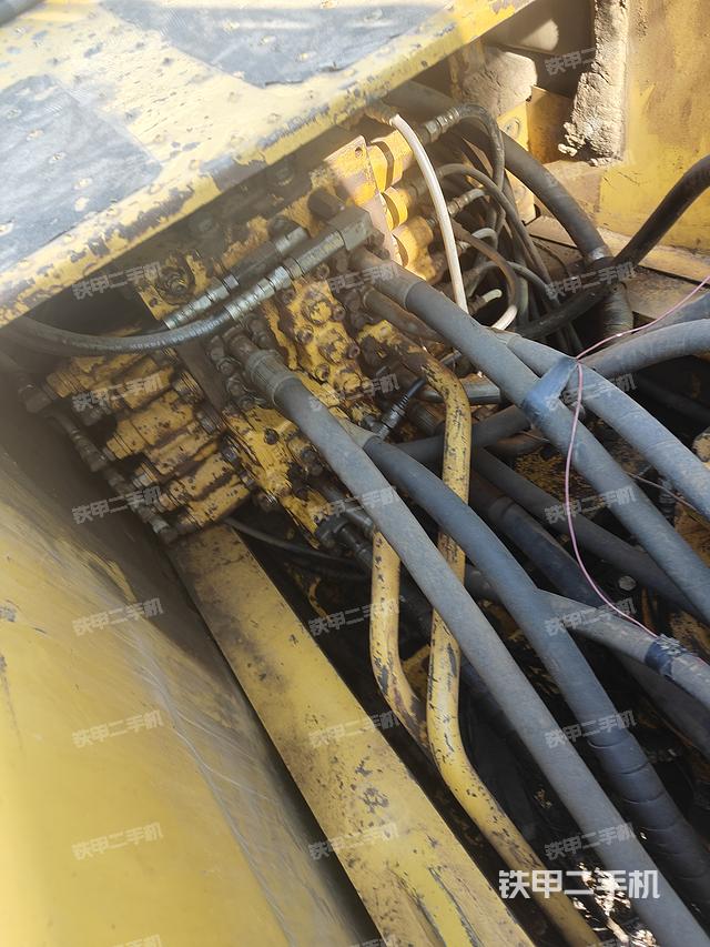 回转马达和主控阀（整机外观）