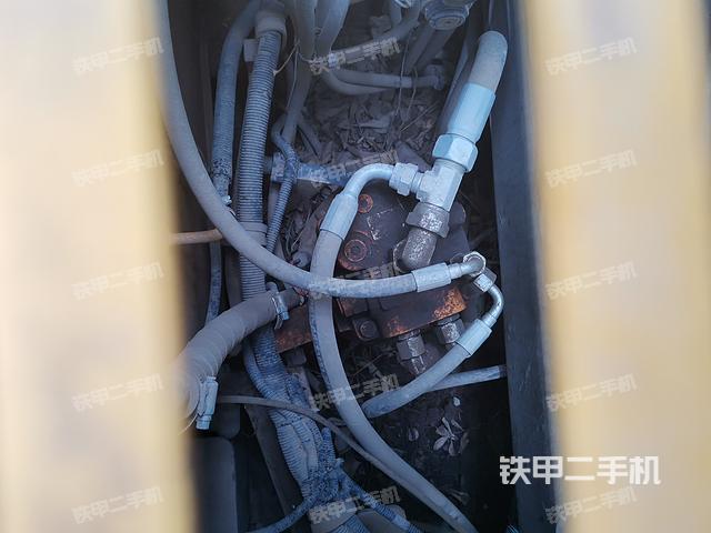 回转马达和主控阀（整机外观）