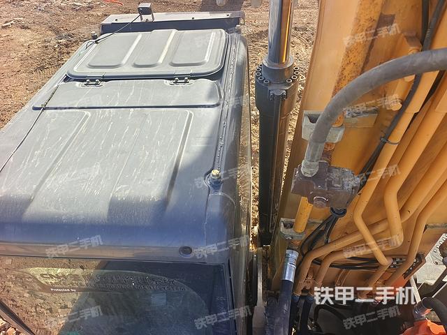 驾驶室顶部（整机外观）