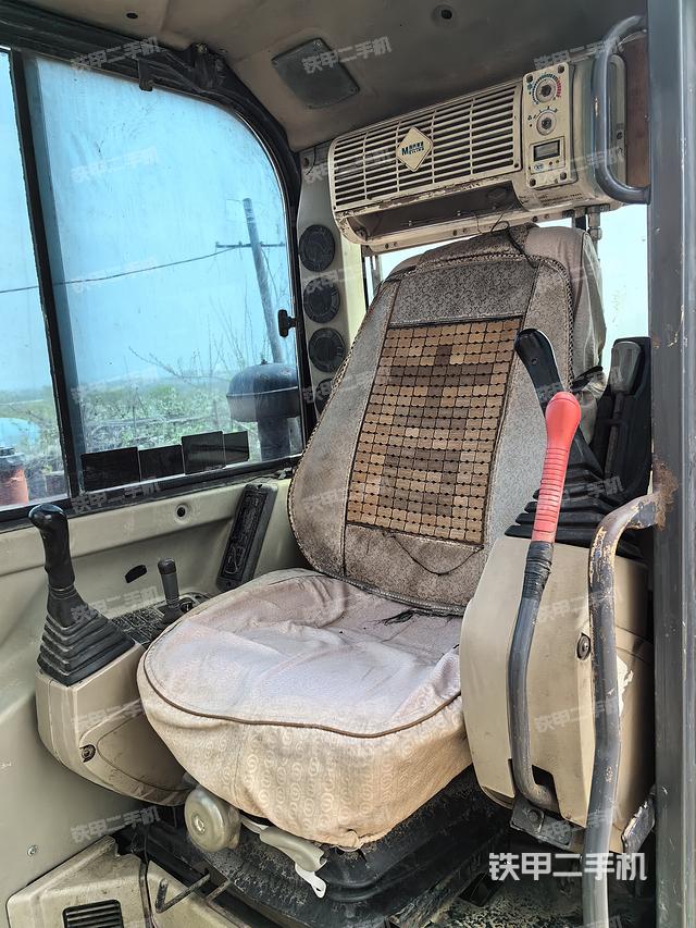 驾驶室整体（整机外观）