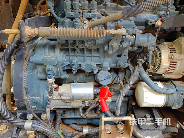 驾驶室顶部（整机外观）