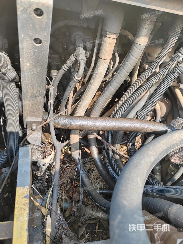 回转马达和主控阀（整机外观）