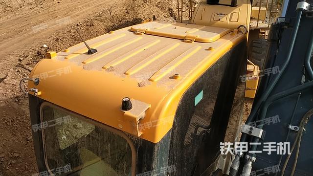 驾驶室顶部（整机外观）