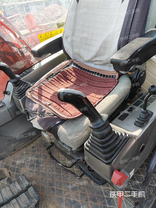 驾驶室整体（整机外观）