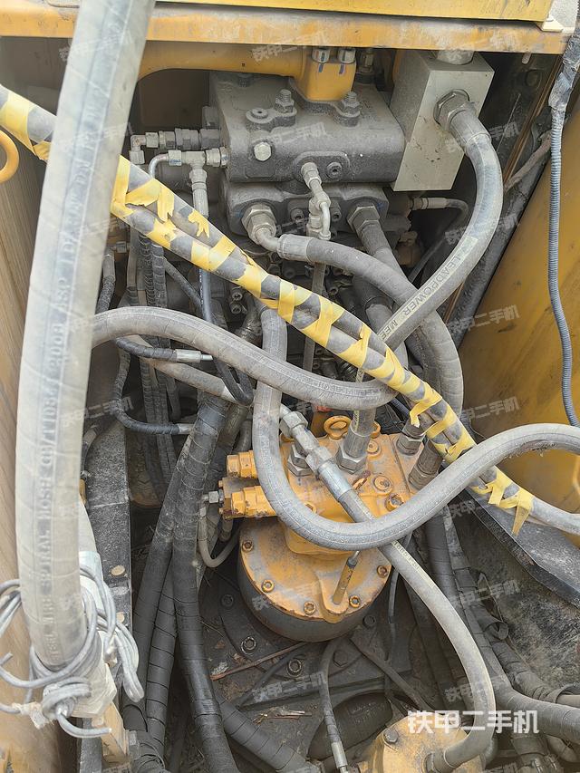 回转马达和主控阀（整机外观）