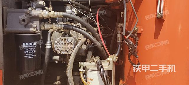 液压泵舱室正面整体（整机外观）