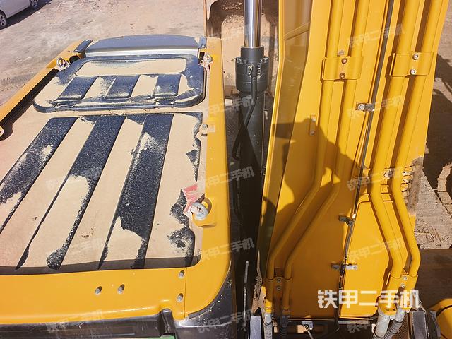 驾驶室顶部（整机外观）