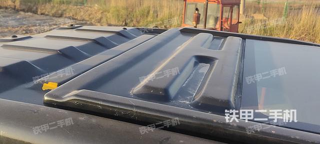 驾驶室顶部（整机外观）