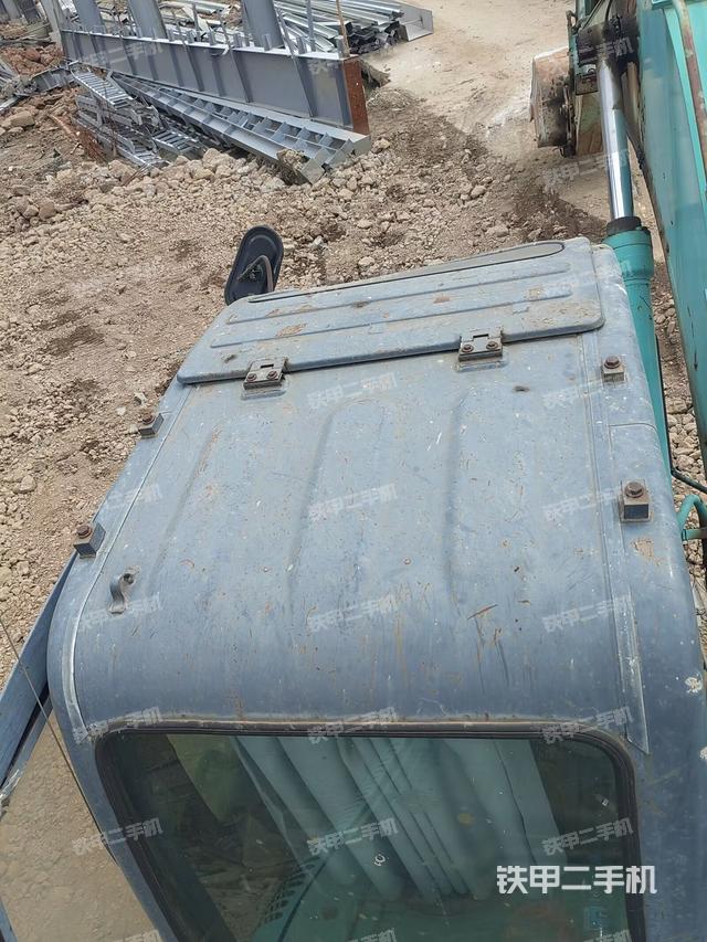 驾驶室顶部（整机外观）